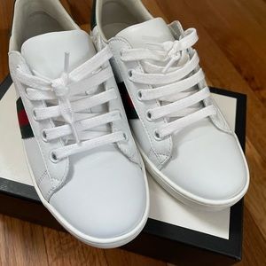 Kids Gucci sneakers sz 33